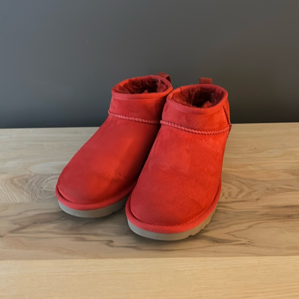 Gently worn UGGS size 8